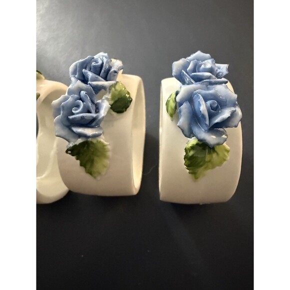 Set Of 4 White With Raised Blue Rose Bone China Napkin Rings Taiwan - Picture 2 of 5